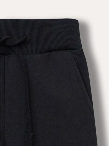 WINKIKI Regular Hose‌‌‌ in Schwarz