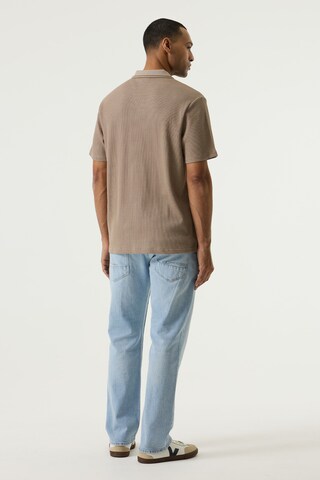 GARCIA Bluser & t-shirts i brun