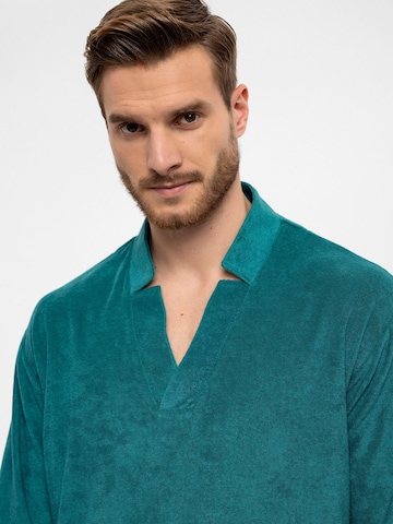 Tricou de la Antioch pe verde