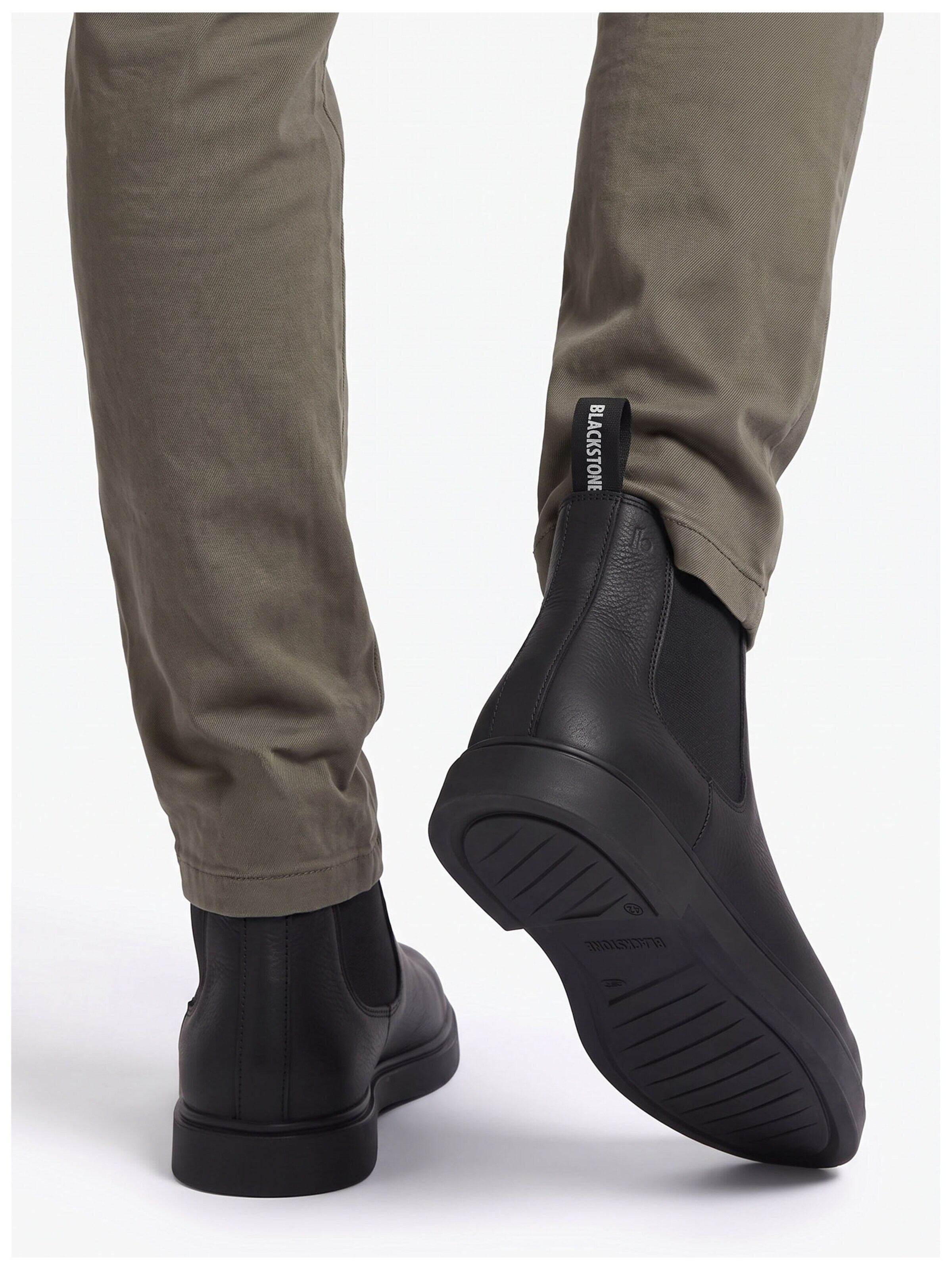 BLACKSTONE Chelsea Boots in Black