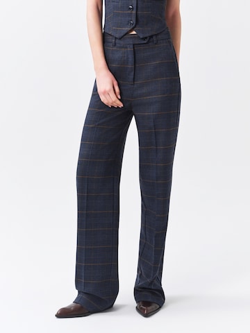 MB by Marta Buzolic Loosefit Broek in Blauw: voorkant