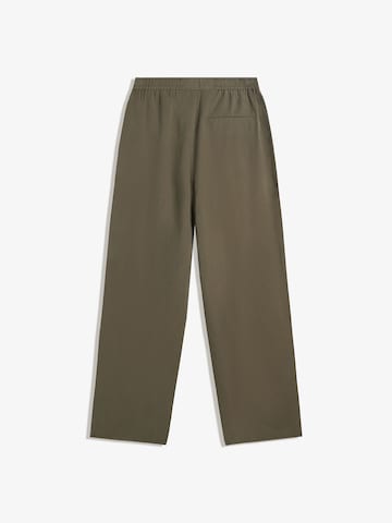 Bershka Loosefit Laskoshousut värissä vihreä