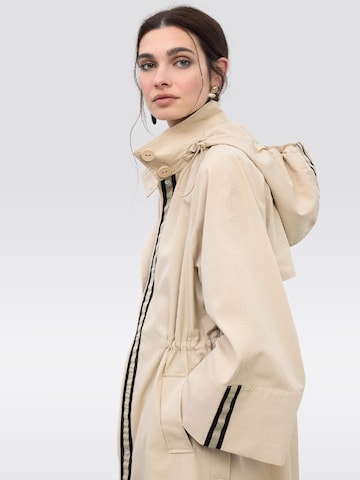 Lola Casademunt - Parca de entretiempo en beige