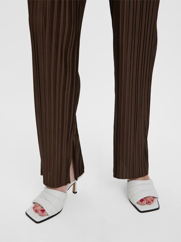 VERO MODA Regular Trousers 'Sutton' in Brown