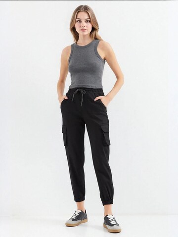 Bigdart - Tapered Calças cargo em preto: frente