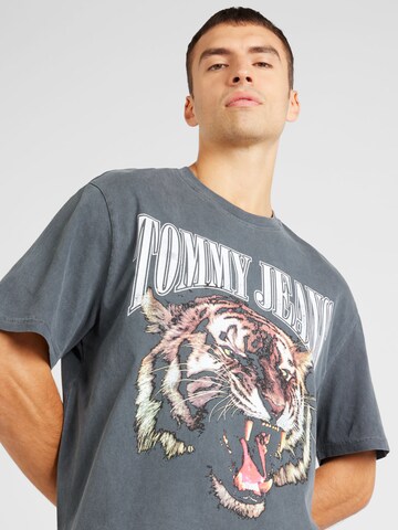 Tommy Jeans T-shirt 'Tiger' i grå