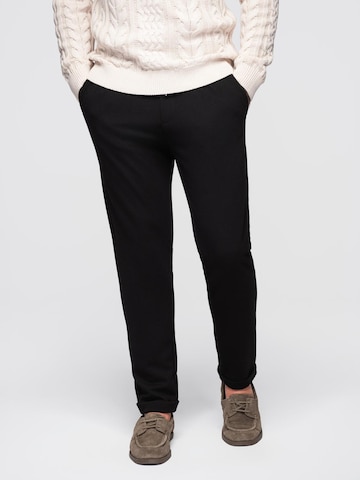Ombre Regular Chino in Zwart: voorkant