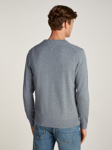 TOMMY HILFIGER Pulóver 'ESSENTIAL' - szürke