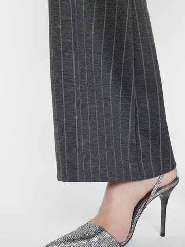 Ana Alcazar Bootcut Bügelfaltenhose ' Solora ' in Grau