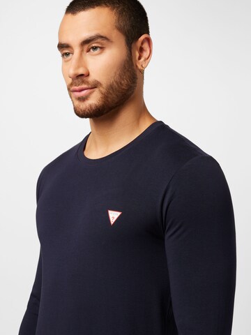 GUESS Bluser & t-shirts i blå