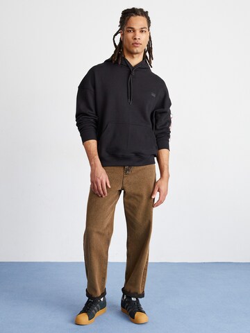 ALPHA INDUSTRIES Dressipluus 'Essentials', värv must