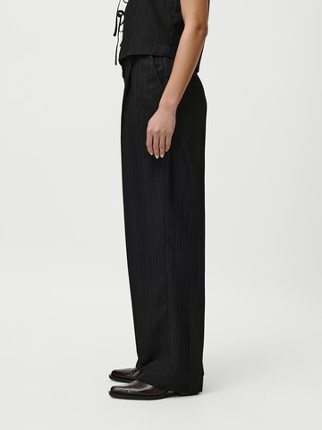 LeGer by Lena Gercke Loosefit Παντελόνι πλισέ 'Suki' σε μαύρο