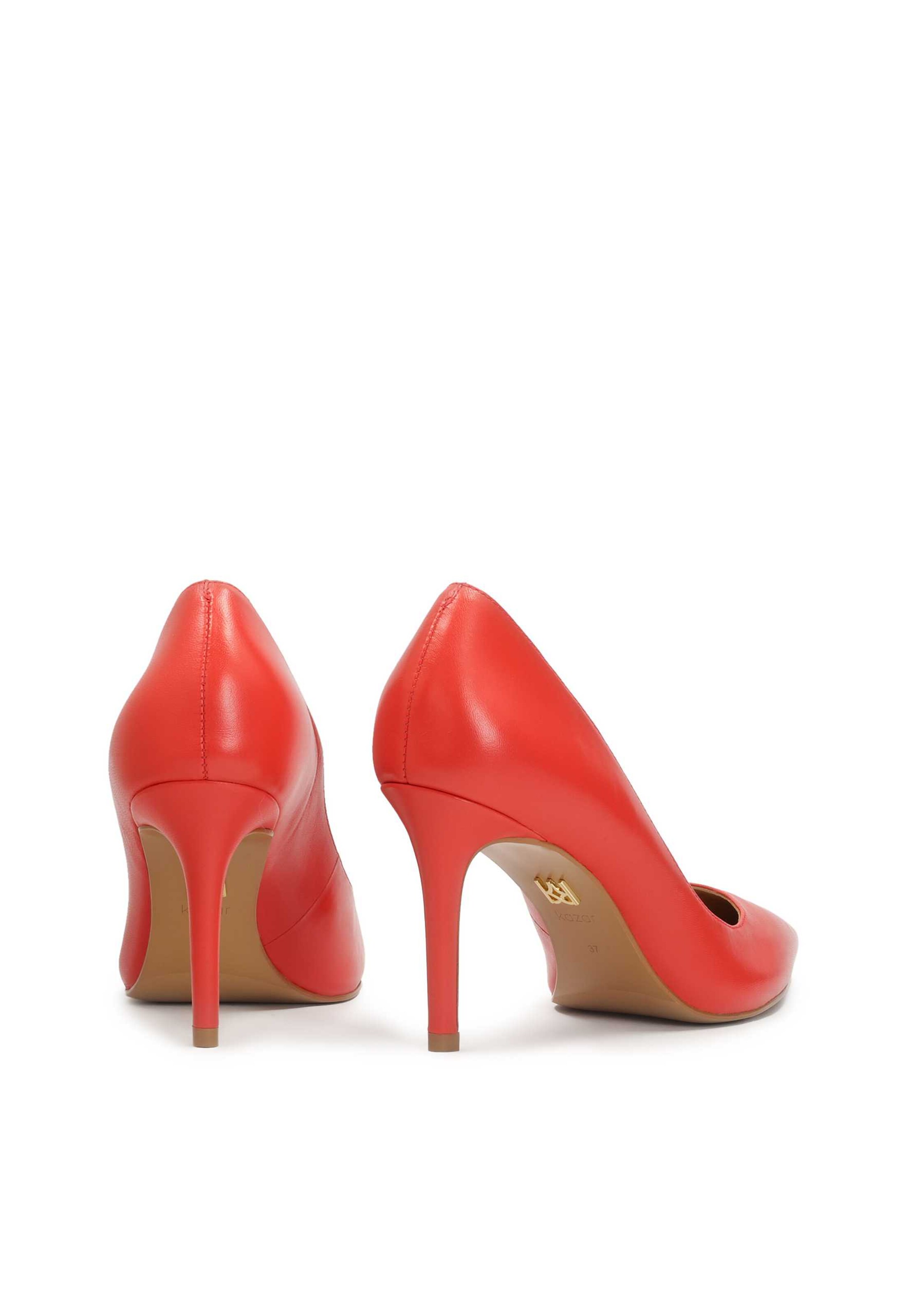 Kazar Pumps in Red