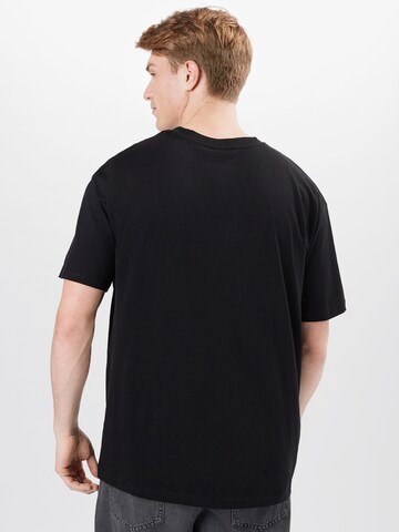 Tricou de la SOUTHPOLE pe negru