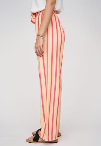 Loosefit Pantaloni di Cloud5ive in giallo