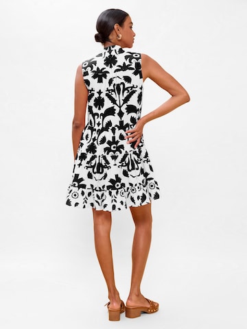 Rochie de la Lola Casademunt pe alb