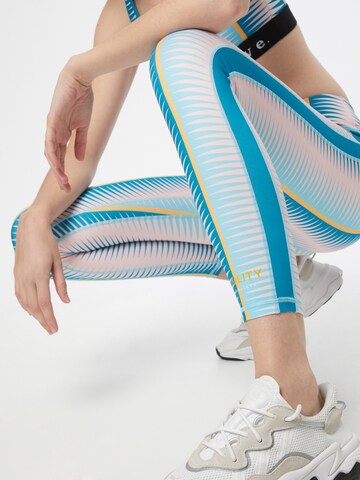 DELICATELOVE Skinny Sportbroek 'Nadi' in Blauw