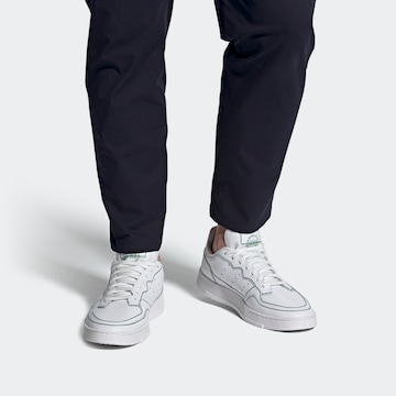 ADIDAS ORIGINALS - Zapatillas deportivas bajas 'Supercourt' en blanco