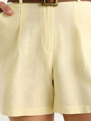 Regular Pantalon à pince Bianco Lucci en jaune