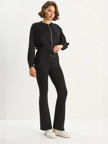 Bianco Lucci Joggingpak in Zwart: voorkant