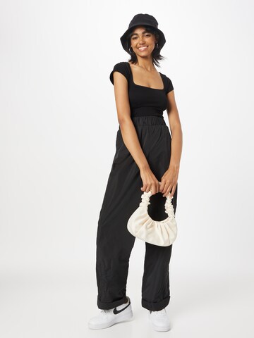BDG Urban Outfitters Tričko – černá