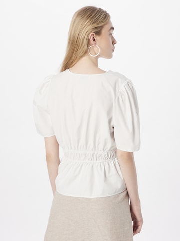 modström חולצות נשים 'Deen' בלבן