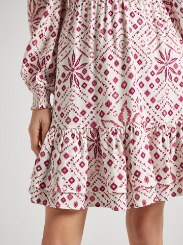 Pepe Jeans - Vestido 'Doxa' en blanco