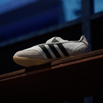 ADIDAS SPORTSWEAR - Sapatilhas baixas 'Barreda' em branco