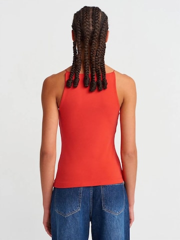 Haut Dilvin en rouge