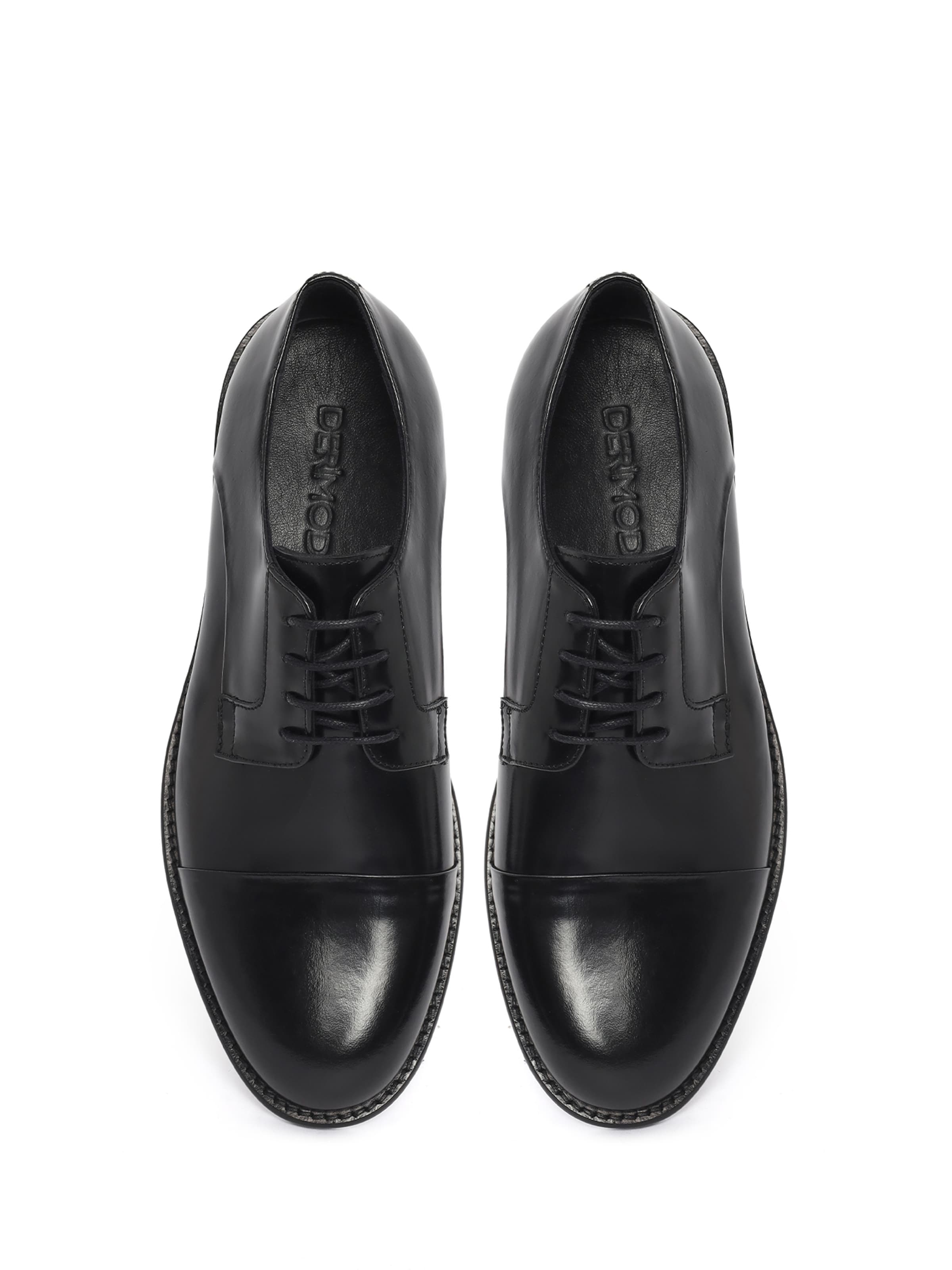 Chaussure à lacets Derimod en noir