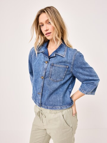 PADDOCKS Between-Season Jacket in Blue: front