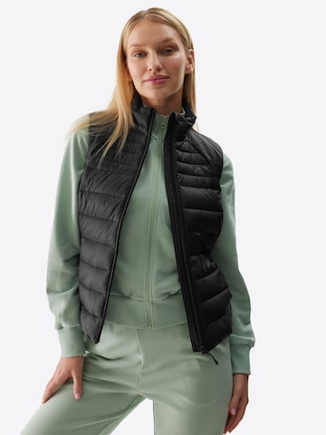 4F Sportbodywarmer in Zwart: voorkant