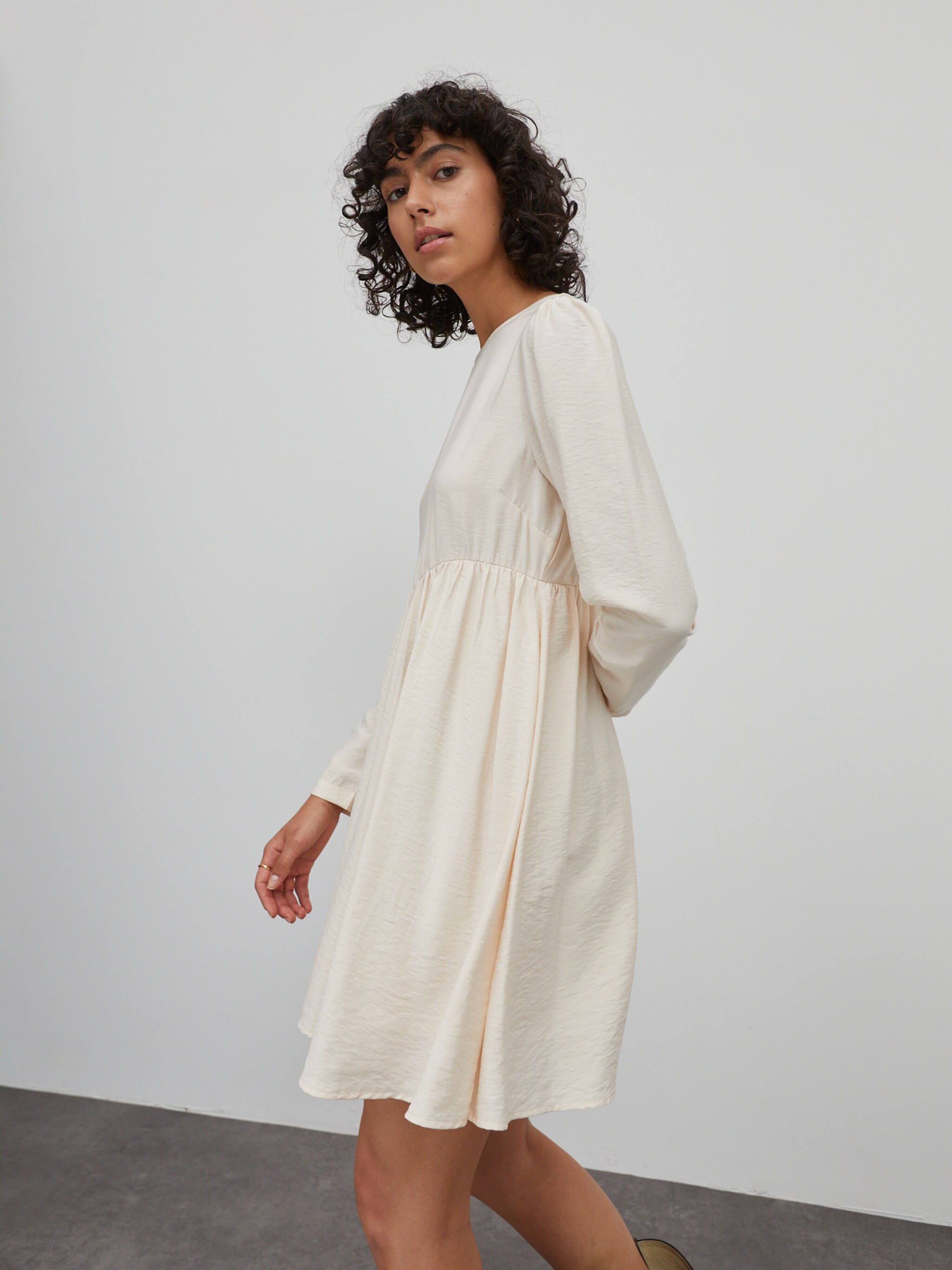 EDITED Produkter Kjole 'Whitney' beige
