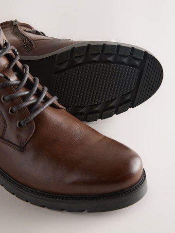 Next - Botas con cordones en marrón
