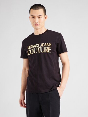 Versace Jeans Couture Футболка 'INSTIT THICKFOIL' в Черный: спереди