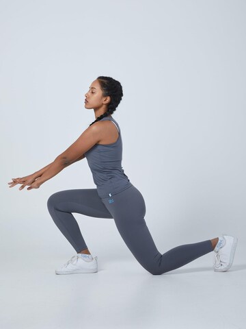 SPORTKIND Sporttop 'Tanktop V-Neck'‌‌ in Grau