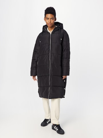 Wallis Winter coat in Black: front