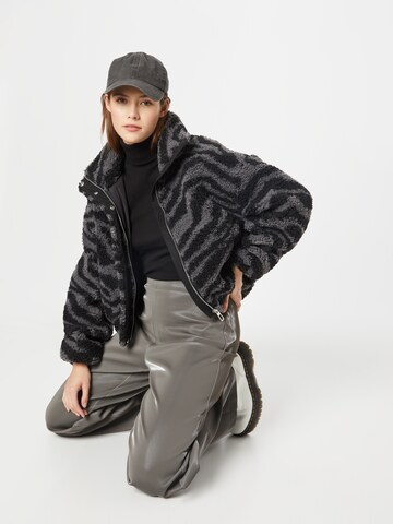 Veste mi-saison 'BURY' Pimkie en noir