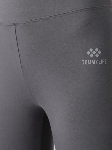 Slimfit Leggings di Tommy Life in grigio
