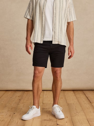 DAN FOX APPAREL regular Παντελόνι 'Luke' σε μαύρο: μπροστά