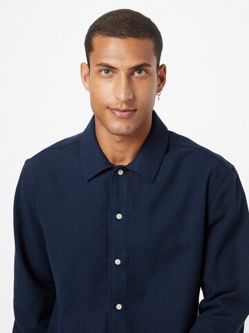 Coupe regular Chemise 'Madsa' minimum en bleu