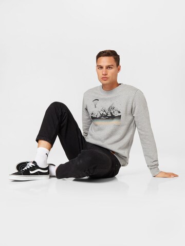 GREENBOMB Sweatshirt in Grau