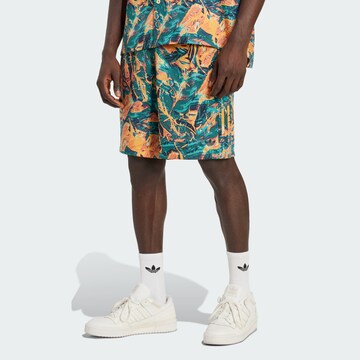 regular Pantaloni di ADIDAS ORIGINALS in verde: frontale