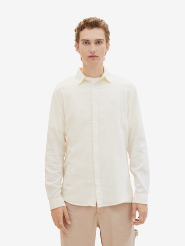 Coupe regular Chemise TOM TAILOR DENIM en blanc : devant