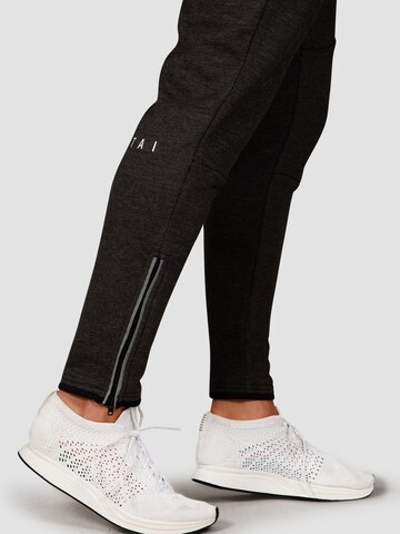 MOROTAI - Tapered Pantalón deportivo 'Naka' en gris