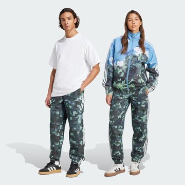 Tapered Pantaloni sportivi 'Аdidas Originals x Minecraft' di ADIDAS ORIGINALS in verde: frontale