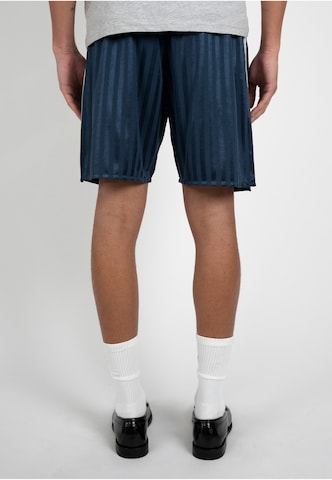 regular Pantaloni di Prohibited in blu