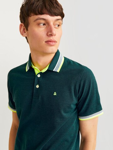 Tricou 'JJPAULOS' de la JACK & JONES pe verde