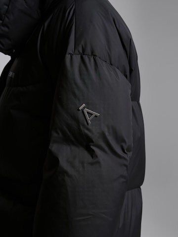 AEMMI Winter Coat in Black