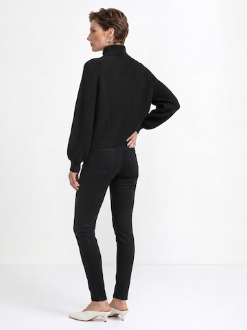 Pulover de la Rich & Royal pe negru